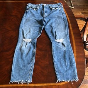 MOTHER The Looker Ankle Fray in Six Packs on Me.